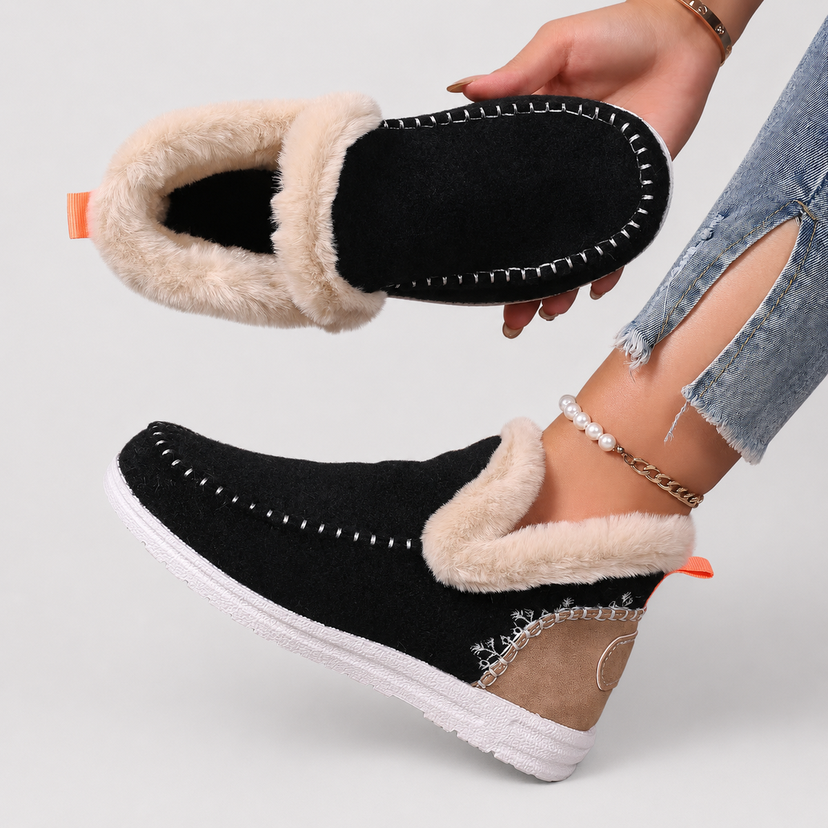 Fleece-Lined Supportive House Slippers - Black